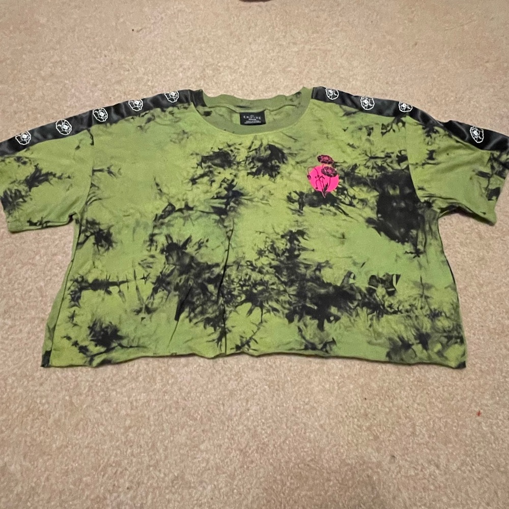 ZUMIEZ shirt 💚
